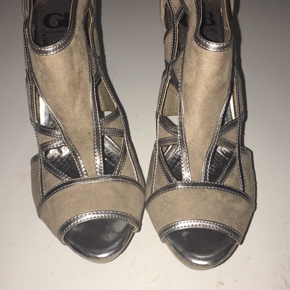 Gianni Bini Nude Wedges - Picture 2 of 5